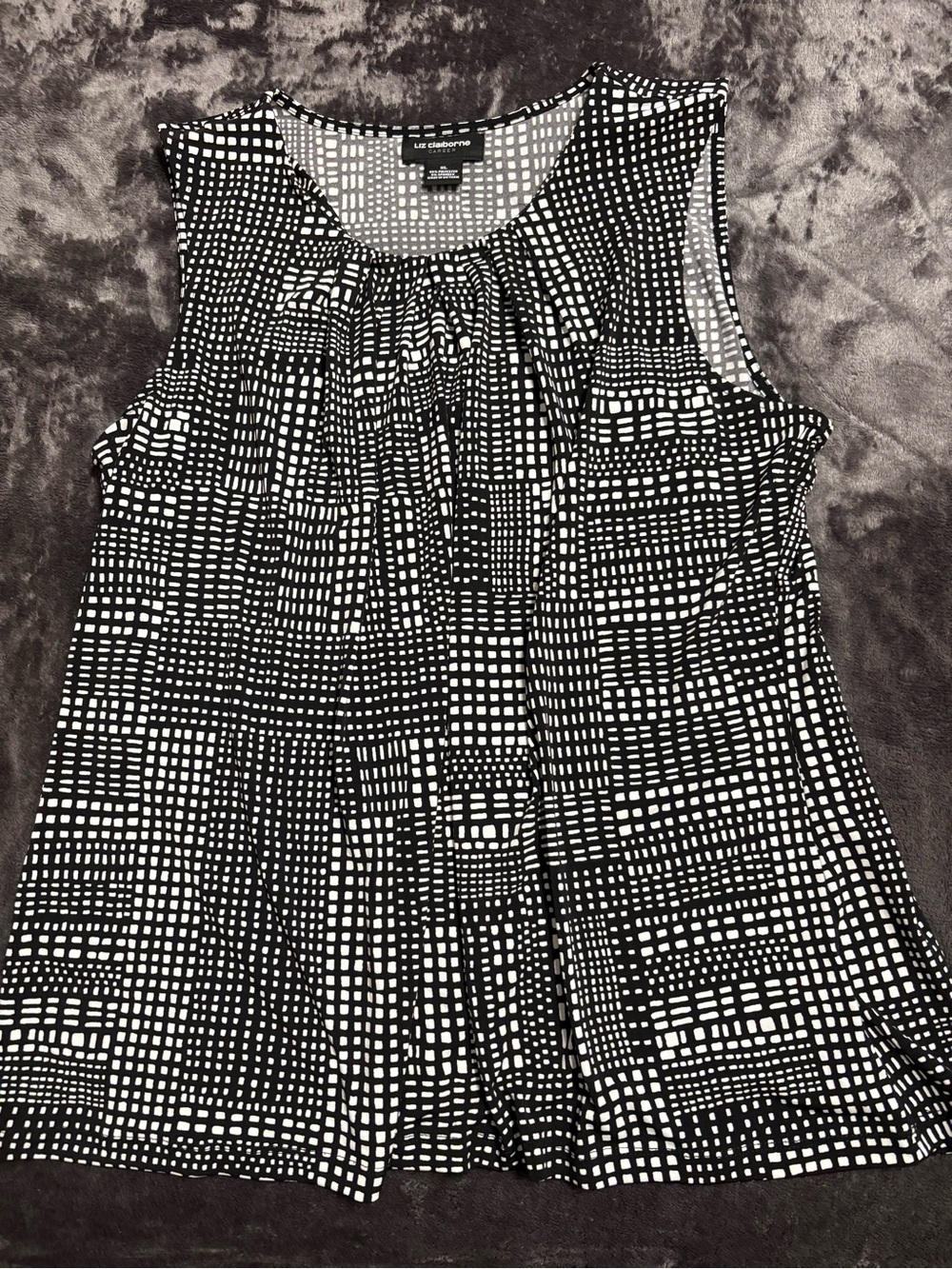 Liz Claiborne Black & White Sleeveless Geometric Tank Top